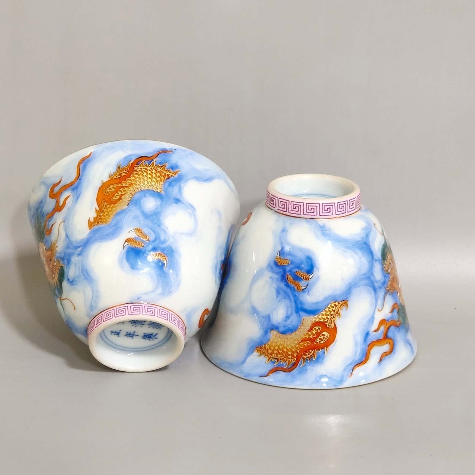 Qing Dynasty Yongzheng auspicious cloud and dragon cup