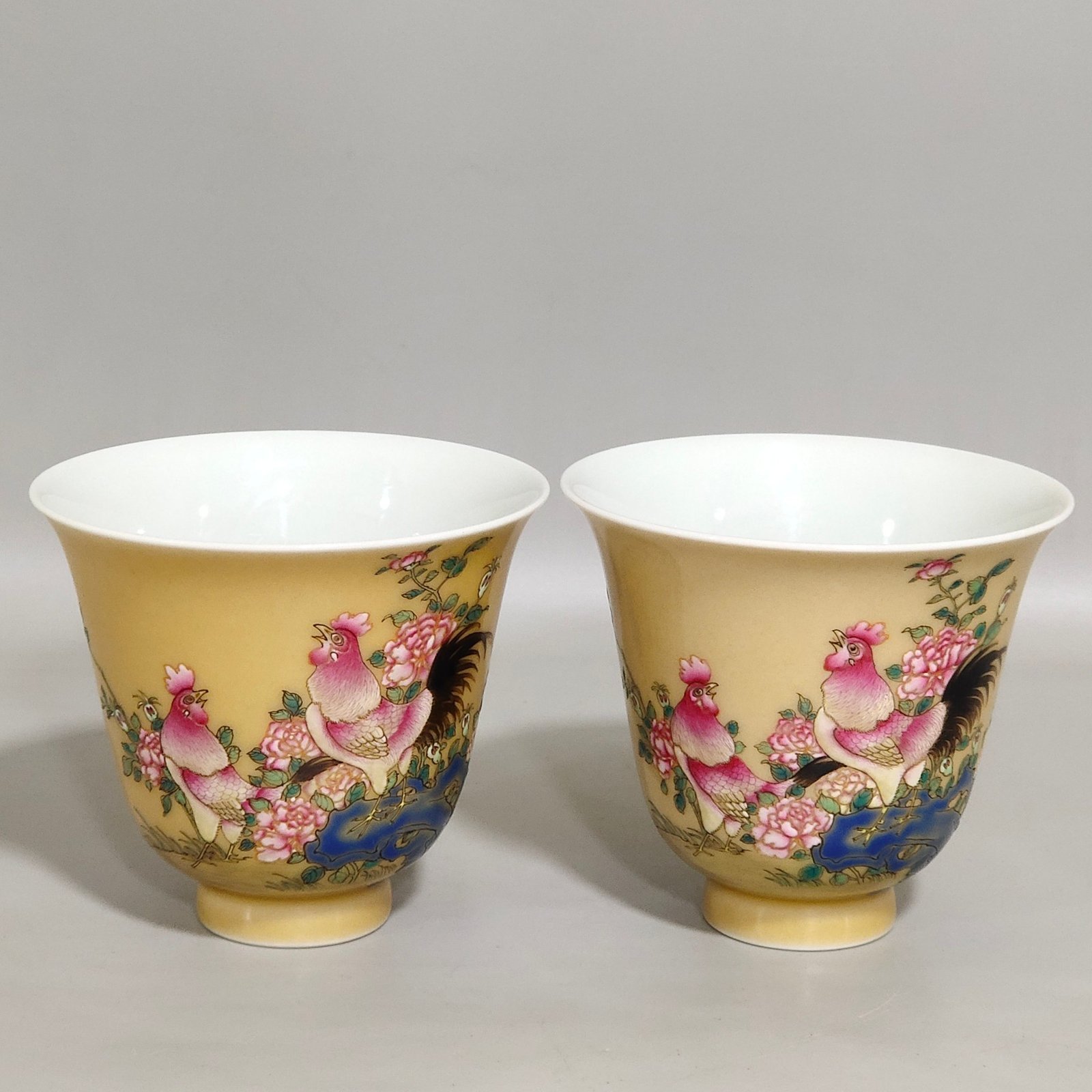 Qing Dynasty Yongzheng beige glazed lucky bell cup