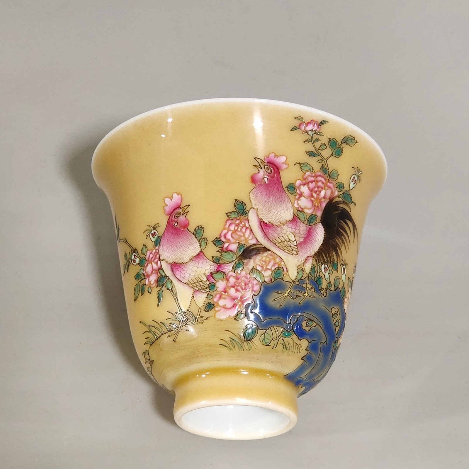 Qing Dynasty Yongzheng beige glazed lucky bell cup