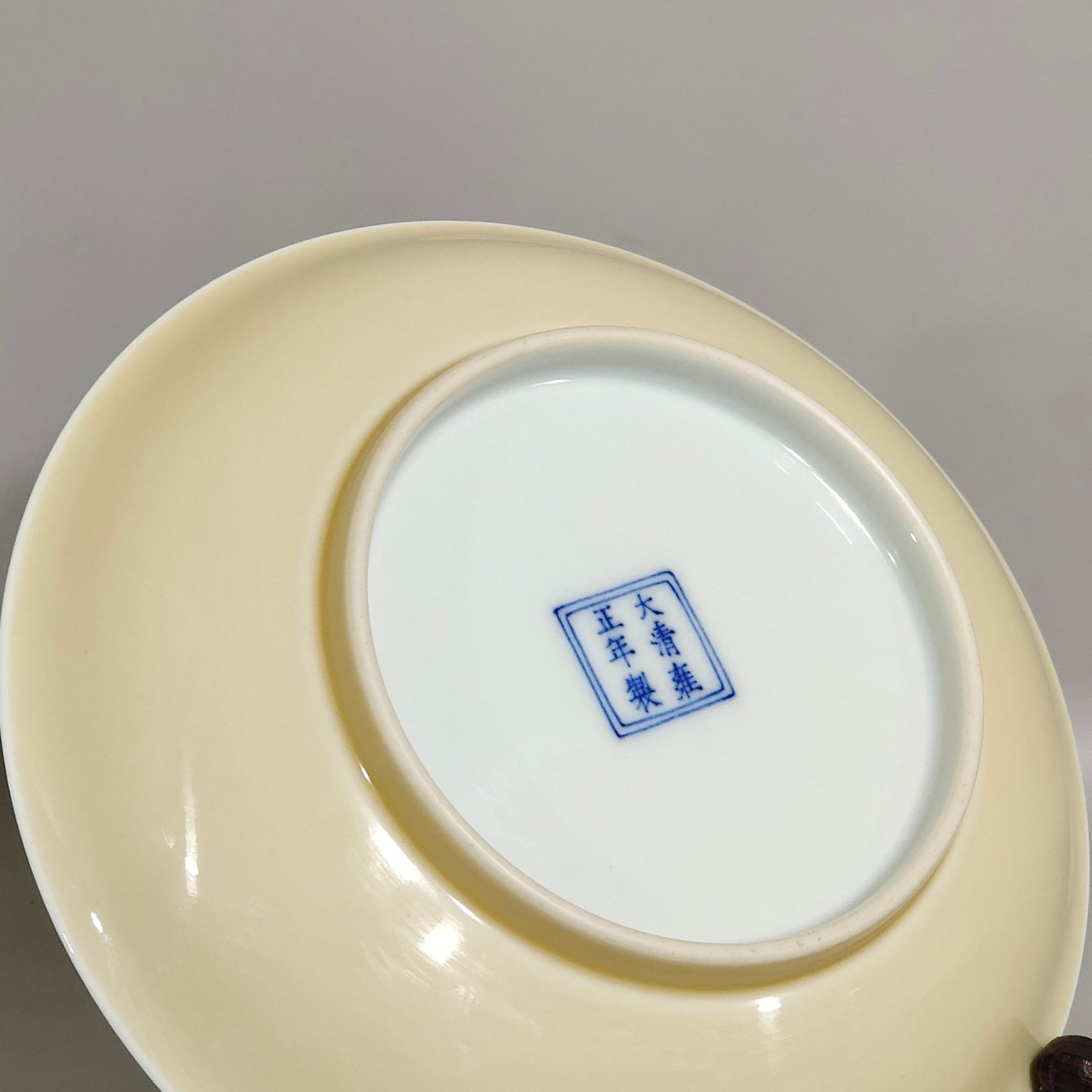Qing Dynasty Yongzheng beige glazed plate