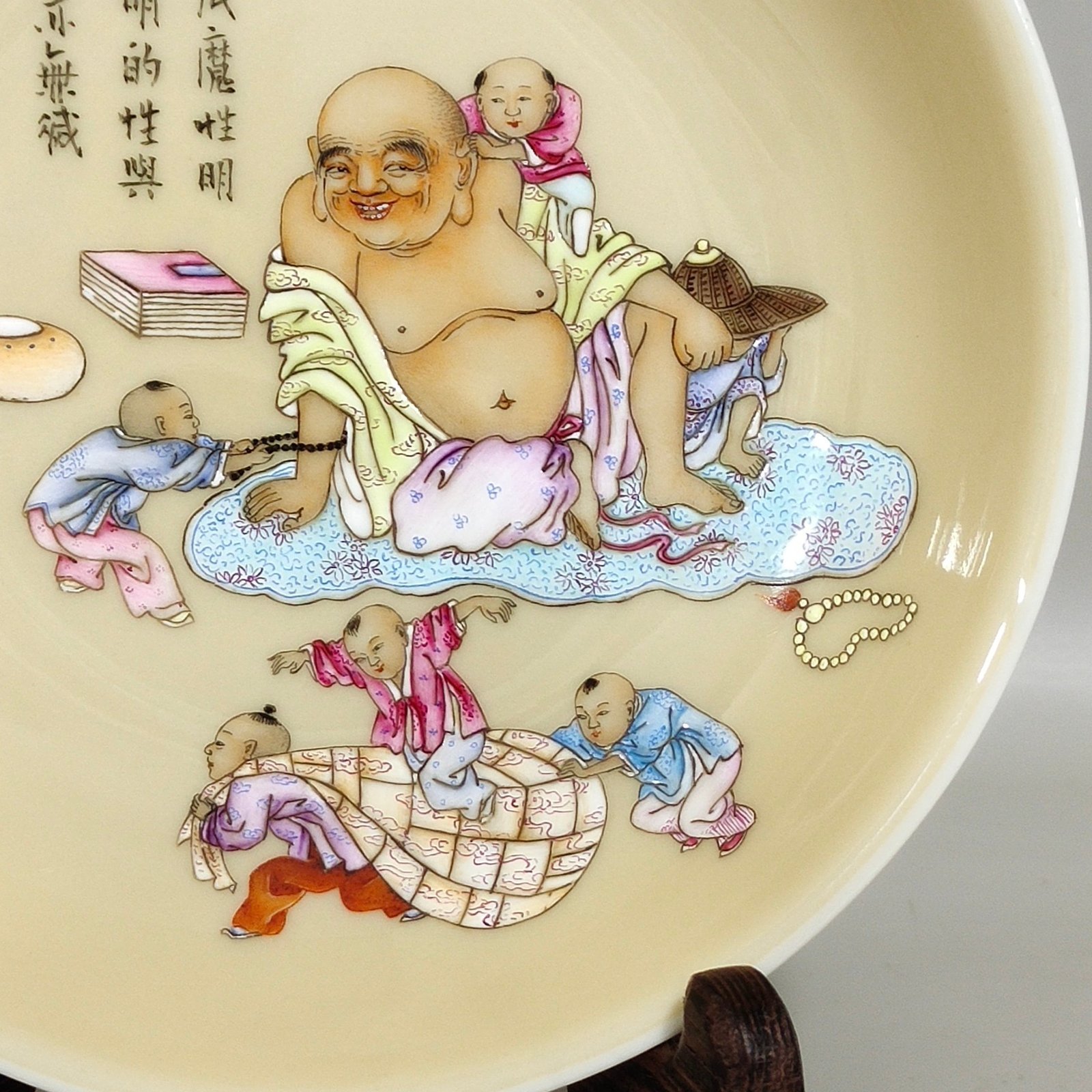 Qing Dynasty Yongzheng beige glazed character story plate