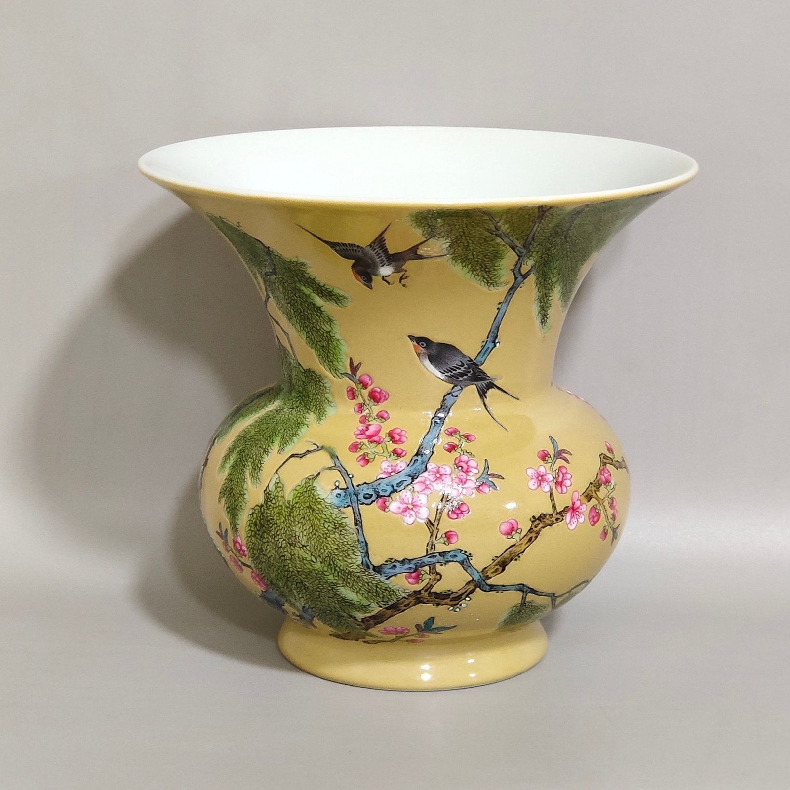 Qing Dynasty Yongzheng beige-glazed apricot forest Chunyan inscribed with poems