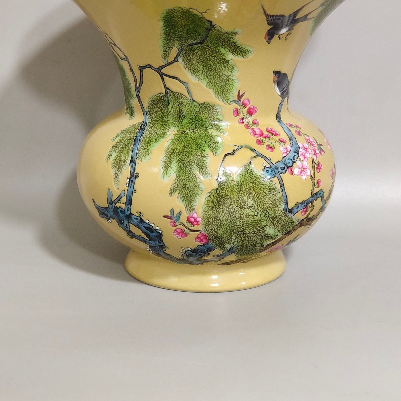 Qing Dynasty Yongzheng beige-glazed apricot forest Chunyan inscribed with poems