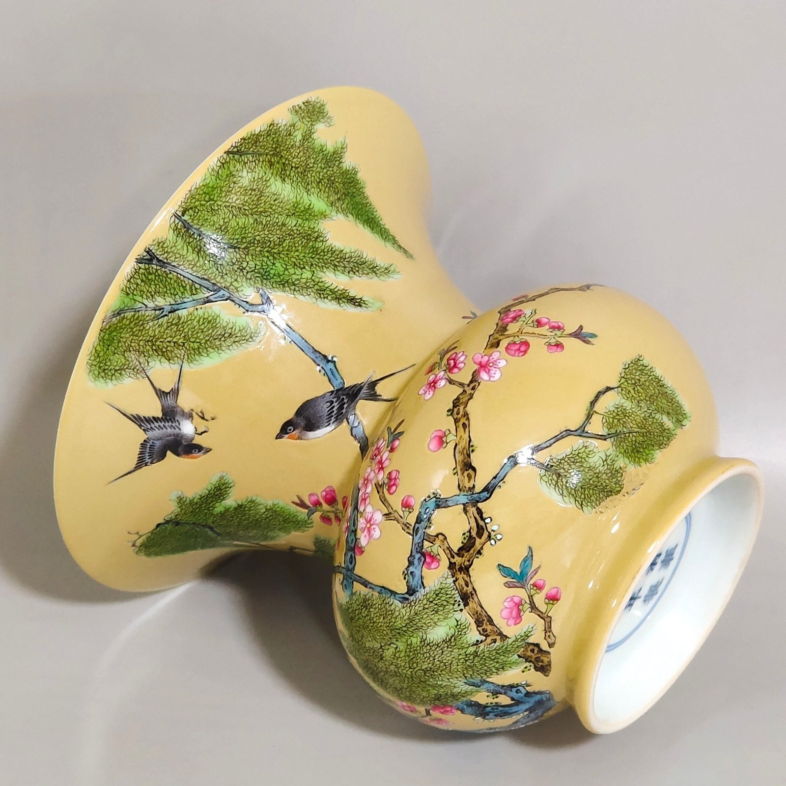 Qing Dynasty Yongzheng beige-glazed apricot forest Chunyan inscribed with poems