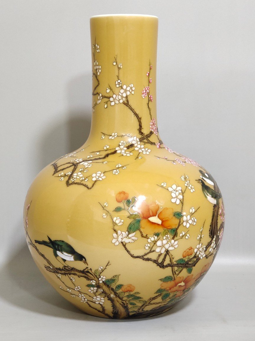 Qing Dynasty Yongzheng beige glazed flower and bird celestial sphere vase