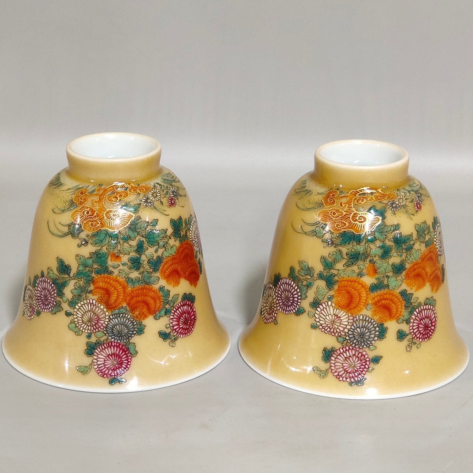 Qing Dynasty Yongzheng beige glazed chrysanthemum Ganoderma lucidum poem bell cup