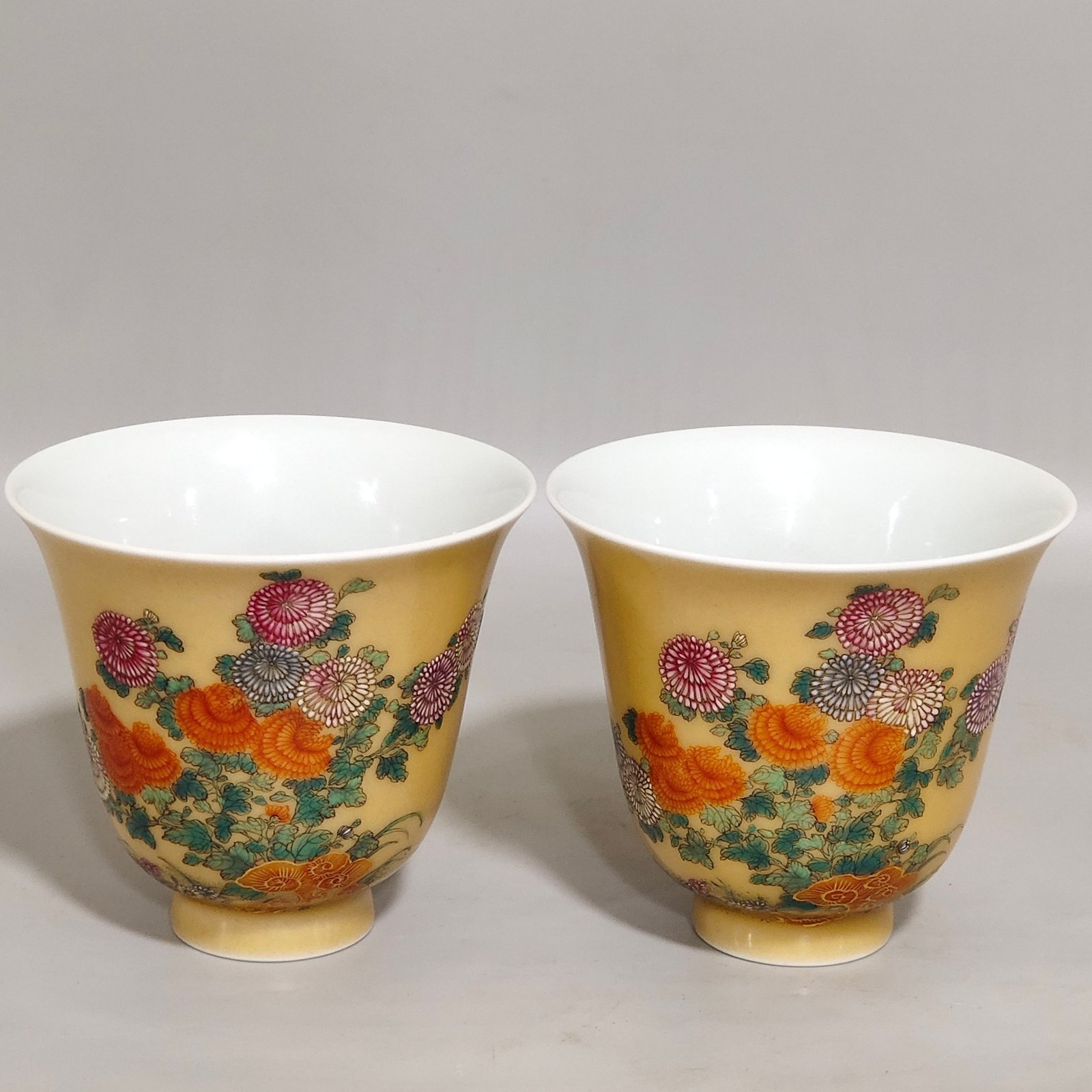 Qing Dynasty Yongzheng beige glazed chrysanthemum Ganoderma lucidum poem bell cup