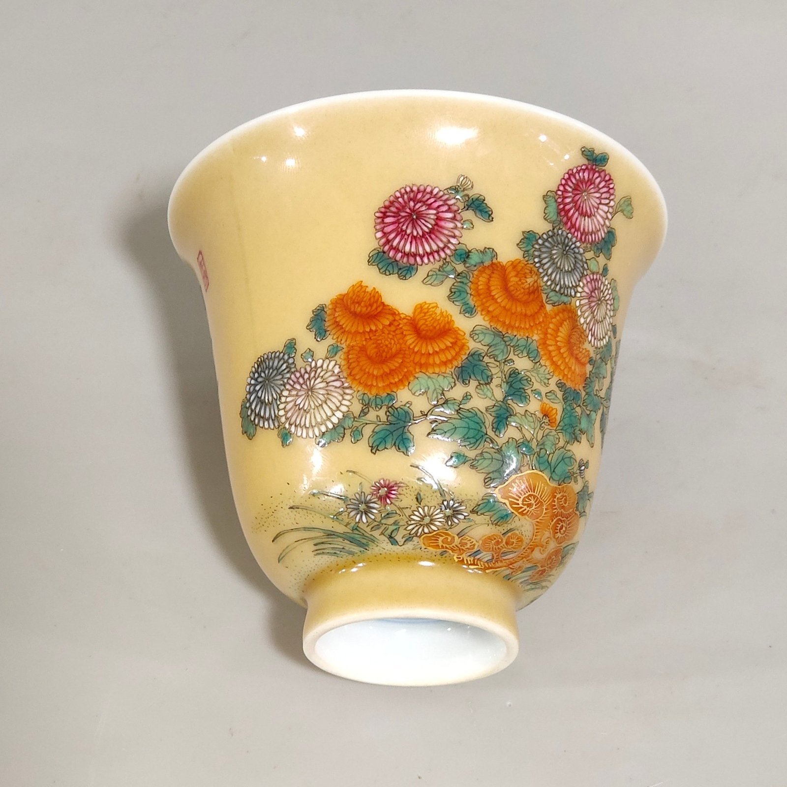 Qing Dynasty Yongzheng beige glazed chrysanthemum Ganoderma lucidum poem bell cup