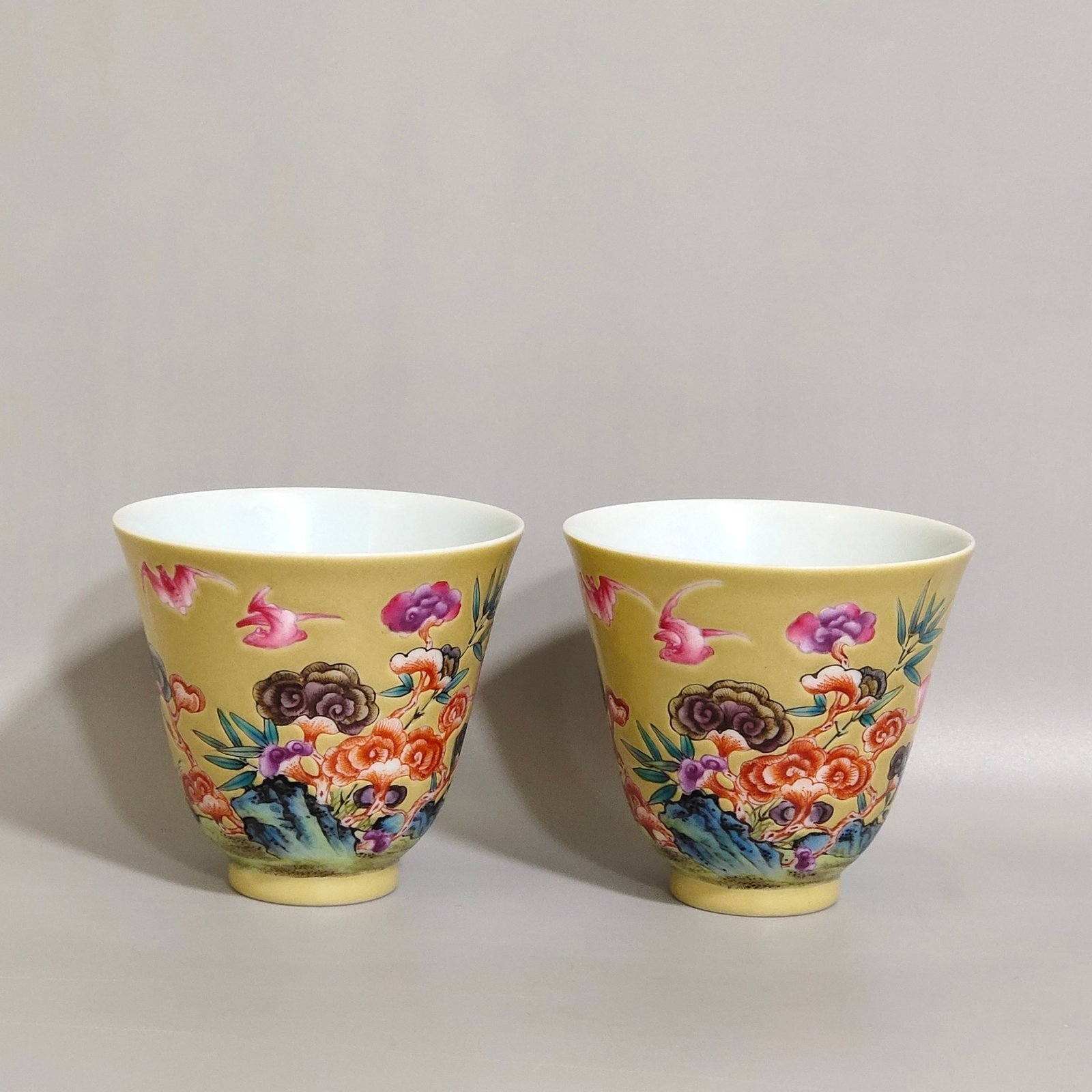 Qing Dynasty Yongzheng beige glazed bat cup with bamboo and stone patterns