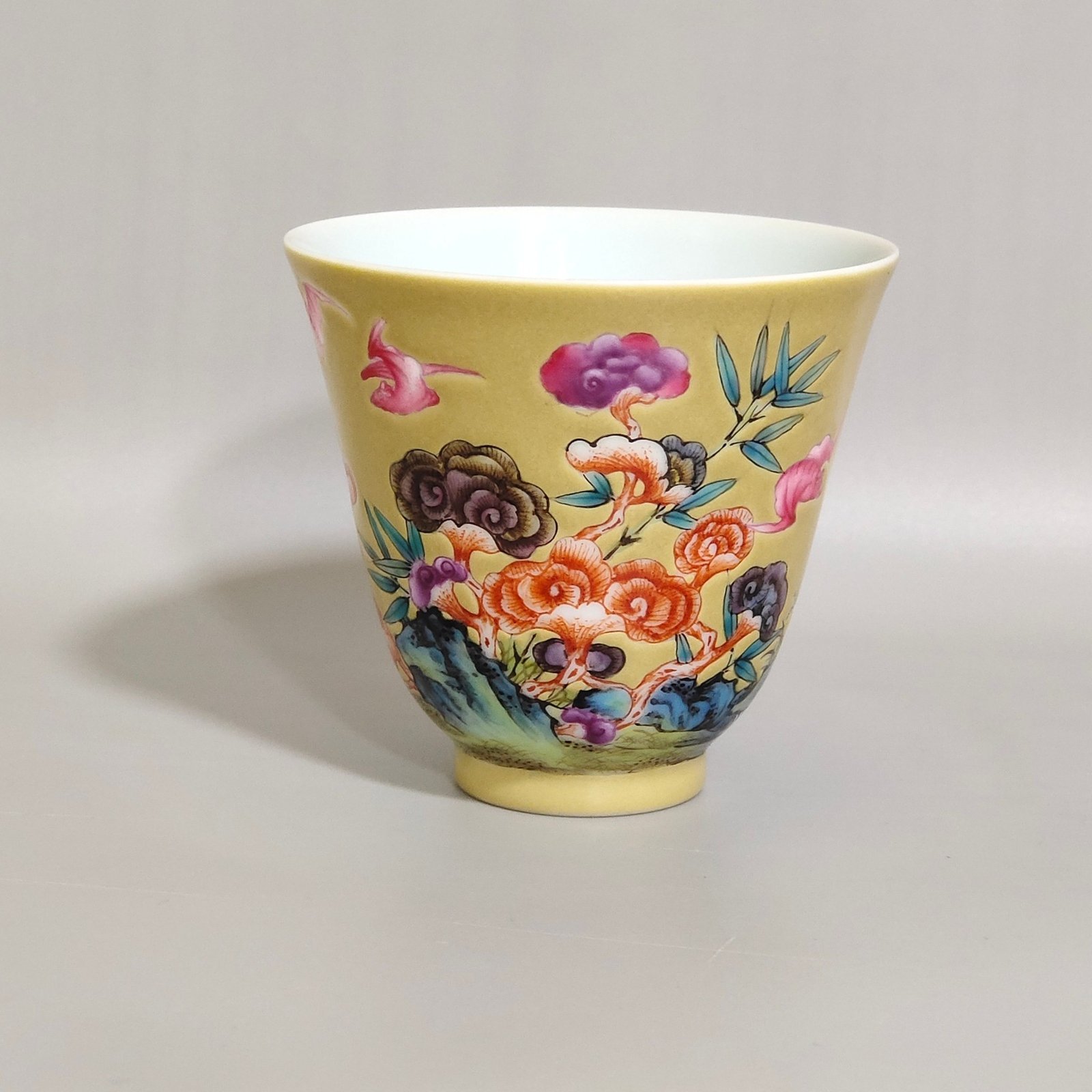 Qing Dynasty Yongzheng beige glazed bat cup with bamboo and stone patterns