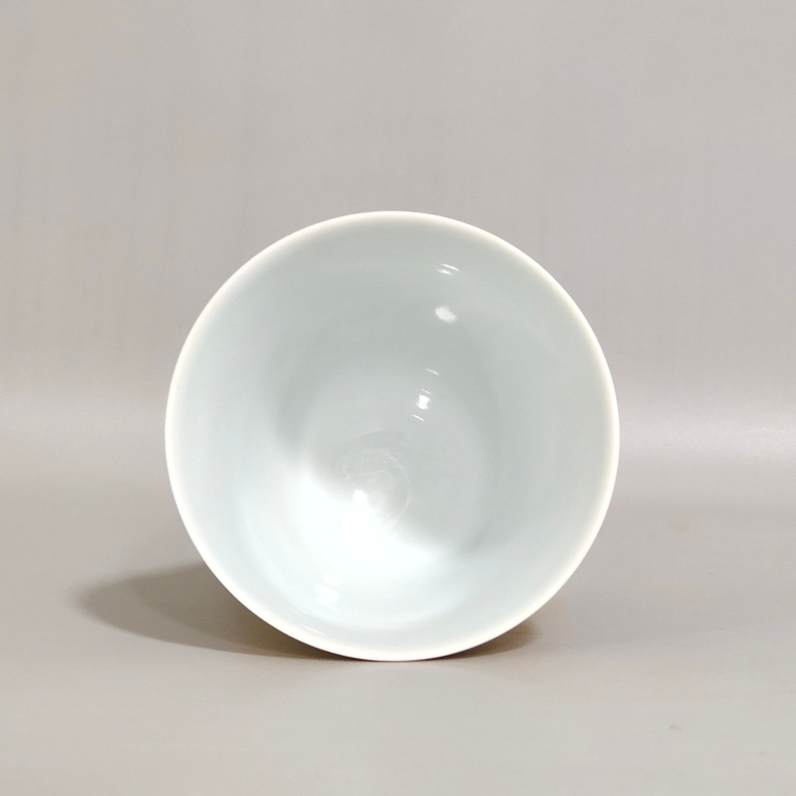 Qing Dynasty Yongzheng beige glazed bat cup with bamboo and stone patterns