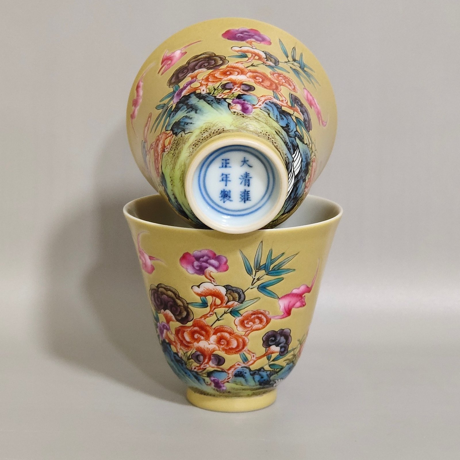 Qing Dynasty Yongzheng beige glazed bat cup with bamboo and stone patterns