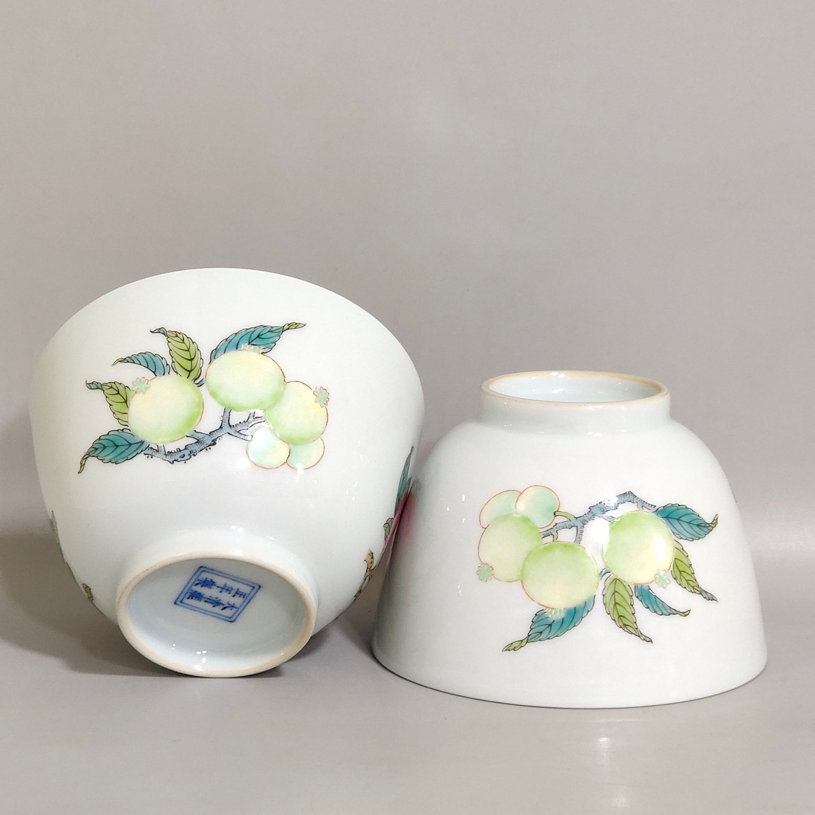 Qing Dynasty Yongzheng pastel three-dot pattern cup