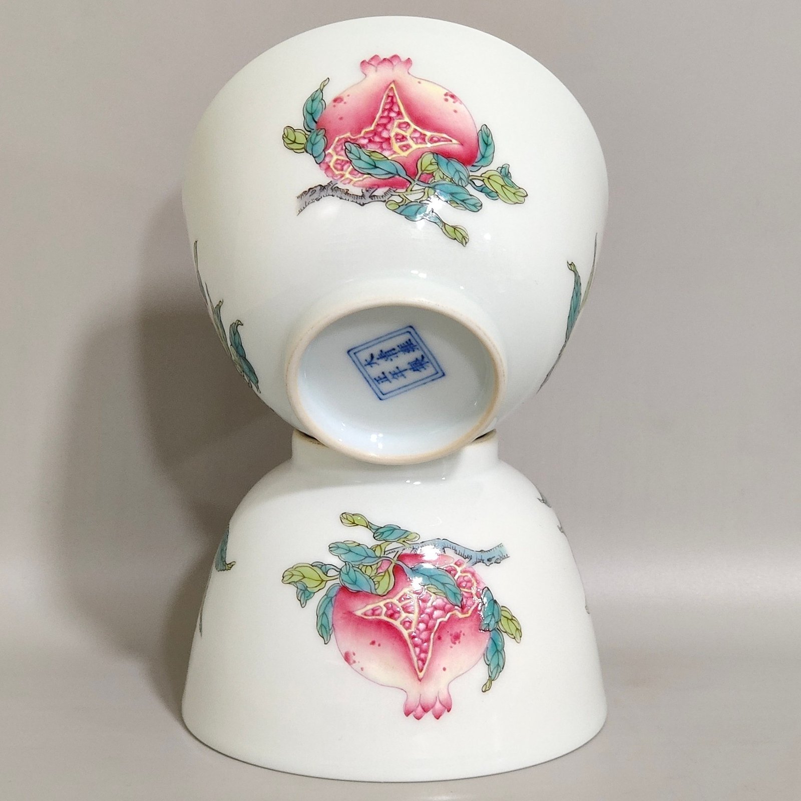 Qing Dynasty Yongzheng pastel three-dot pattern cup