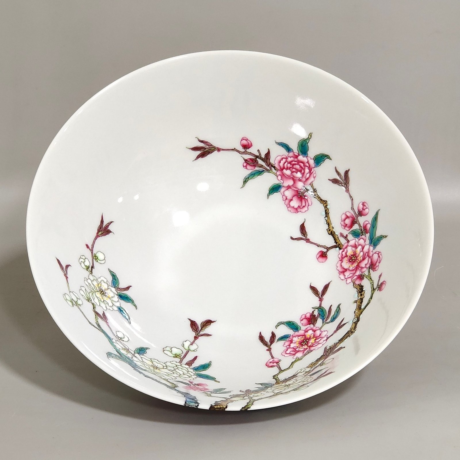 Qing Dynasty Yongzheng famille rose and enamel bowl with peach pattern on branche