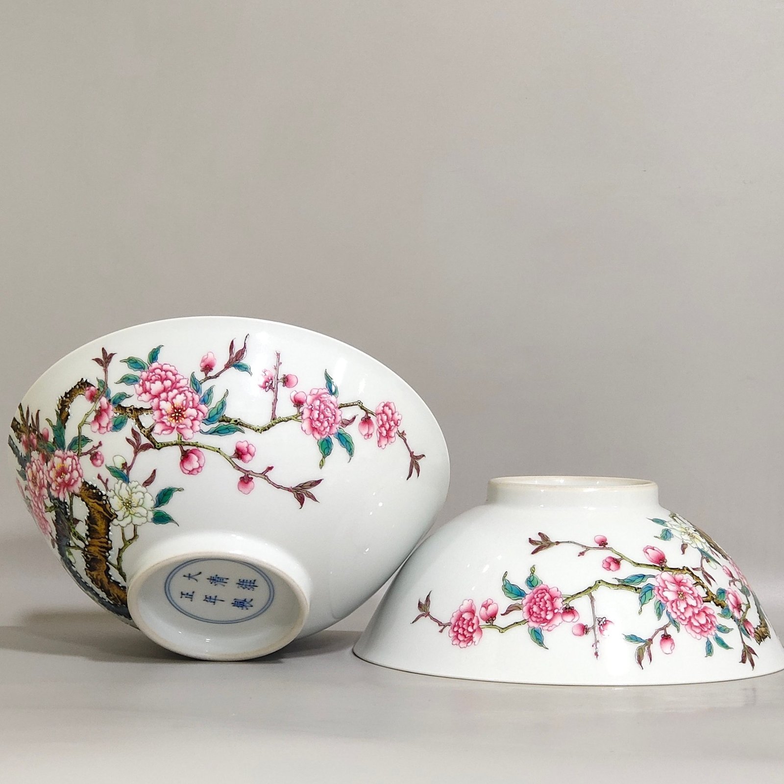 Qing Dynasty Yongzheng famille rose and enamel bowl with peach pattern on branche