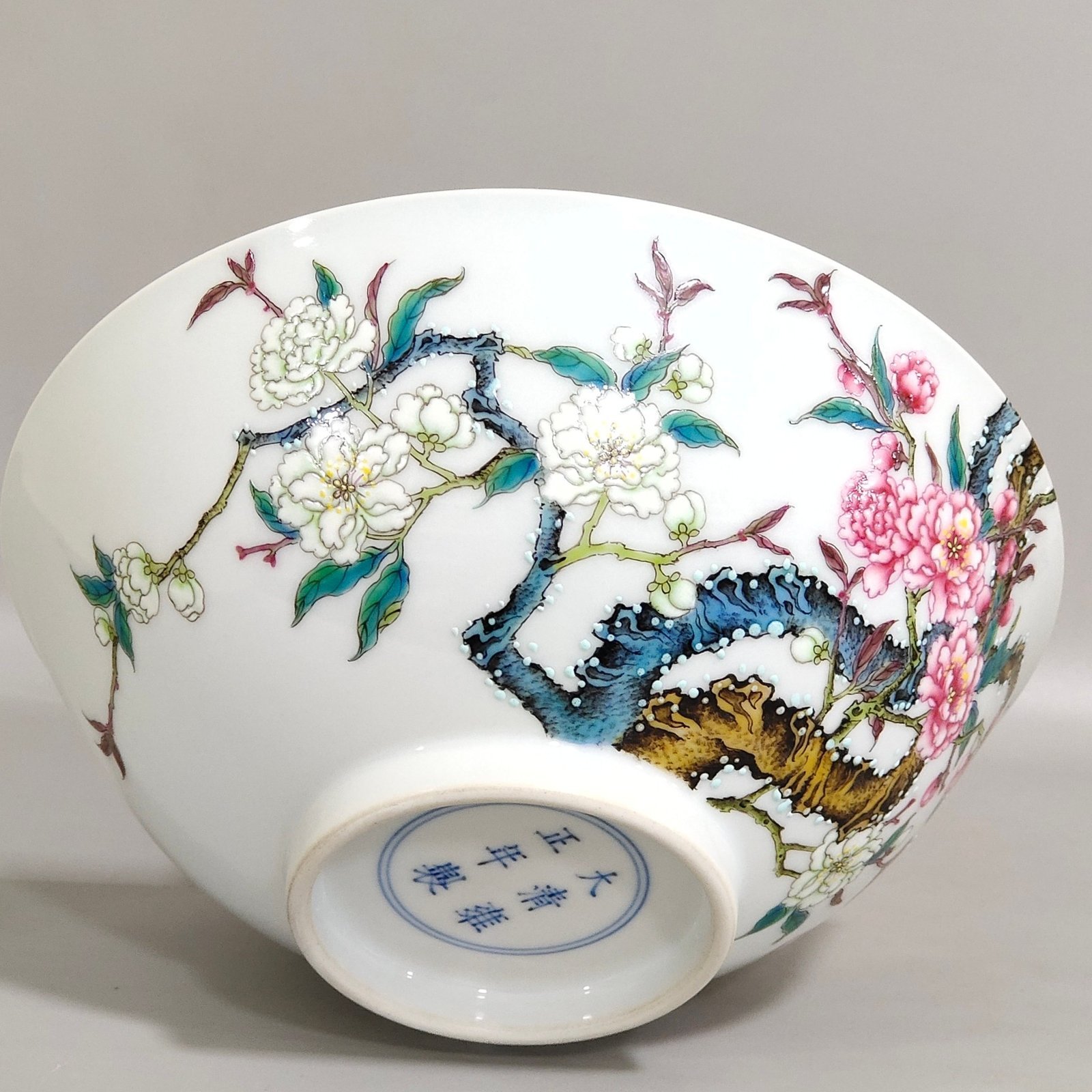 Qing Dynasty Yongzheng famille rose and enamel bowl with peach pattern on branche
