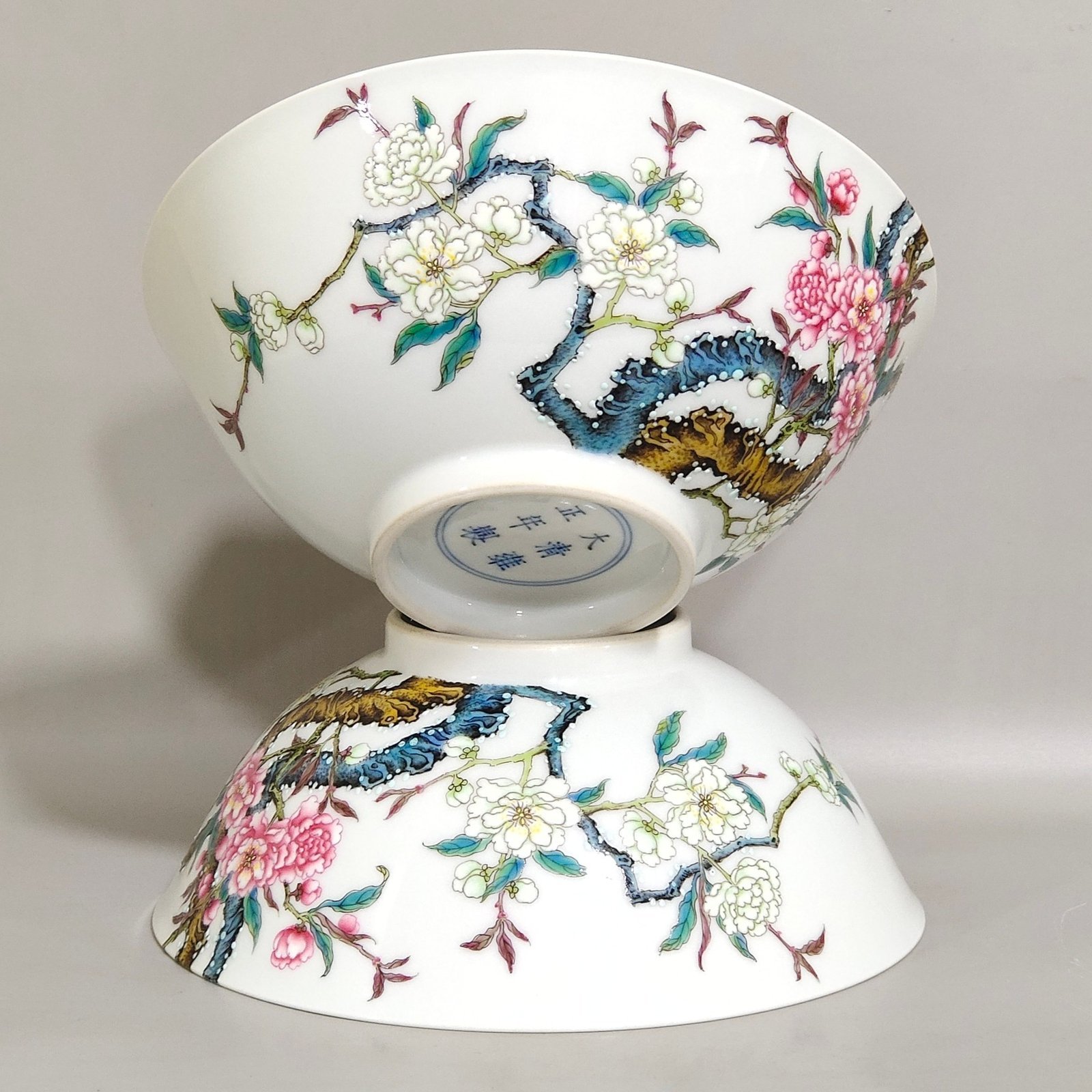 Qing Dynasty Yongzheng famille rose and enamel bowl with peach pattern on branche