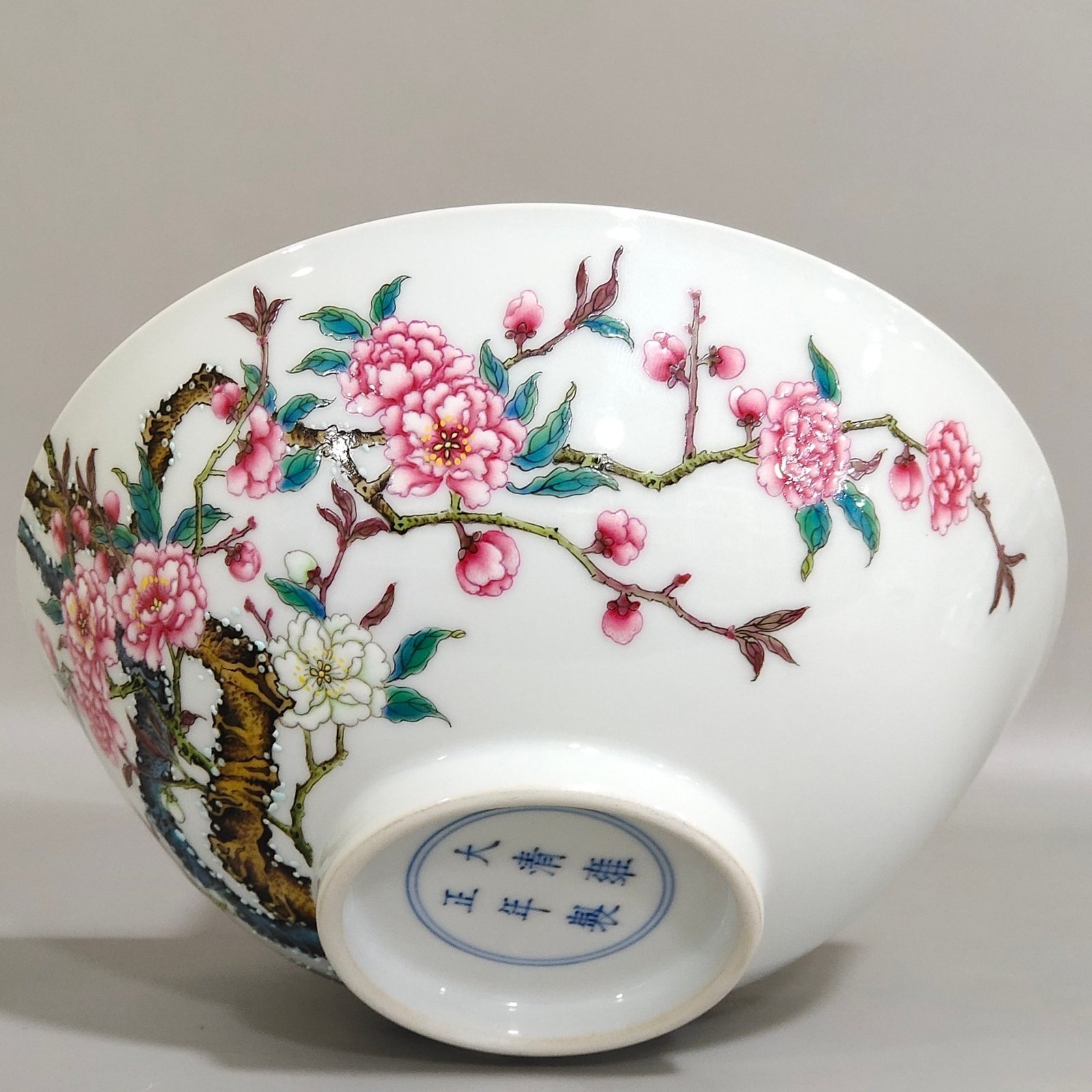 Qing Dynasty Yongzheng famille rose and enamel bowl with branches and peach patterns