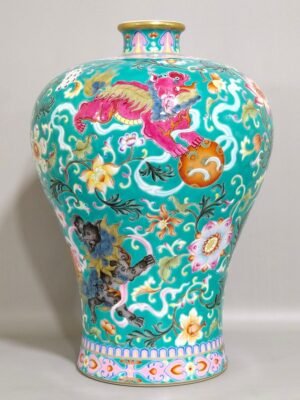Qing Dynasty Yongzheng Greenland Everything Happens Plum Vase
