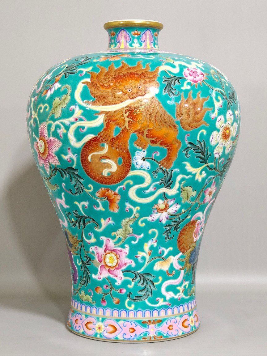 Qing Dynasty Yongzheng Greenland Everything Happens Plum Vase
