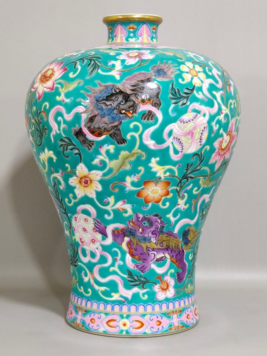 Qing Dynasty Yongzheng Greenland Everything Happens Plum Vase