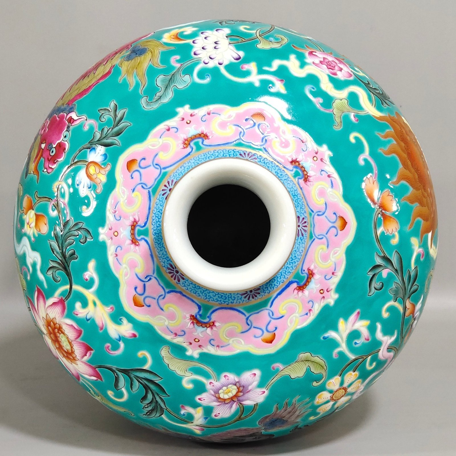 Qing Dynasty Yongzheng Greenland Everything Happens Plum Vase
