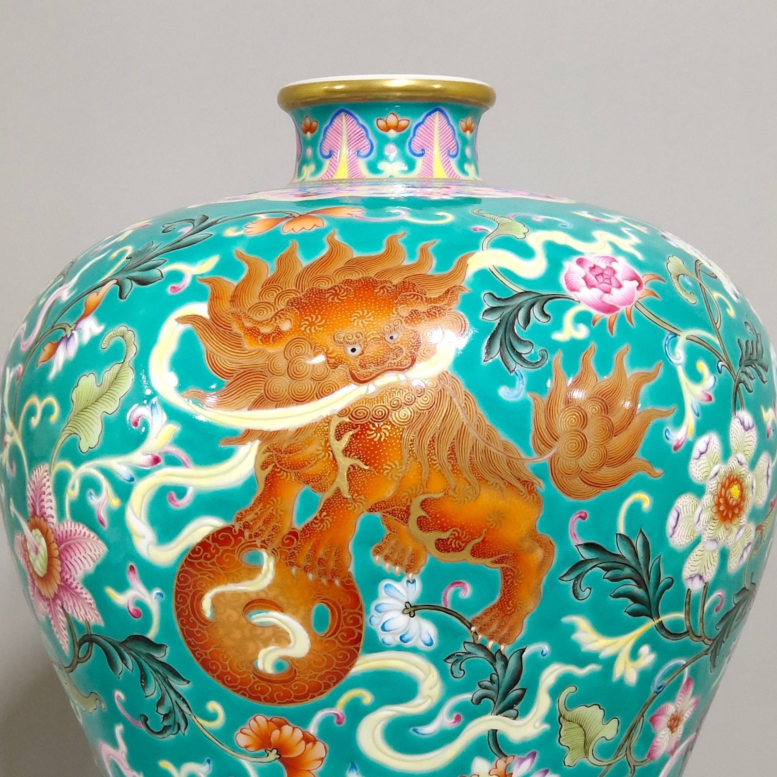 Qing Dynasty Yongzheng Greenland Everything Happens Plum Vase