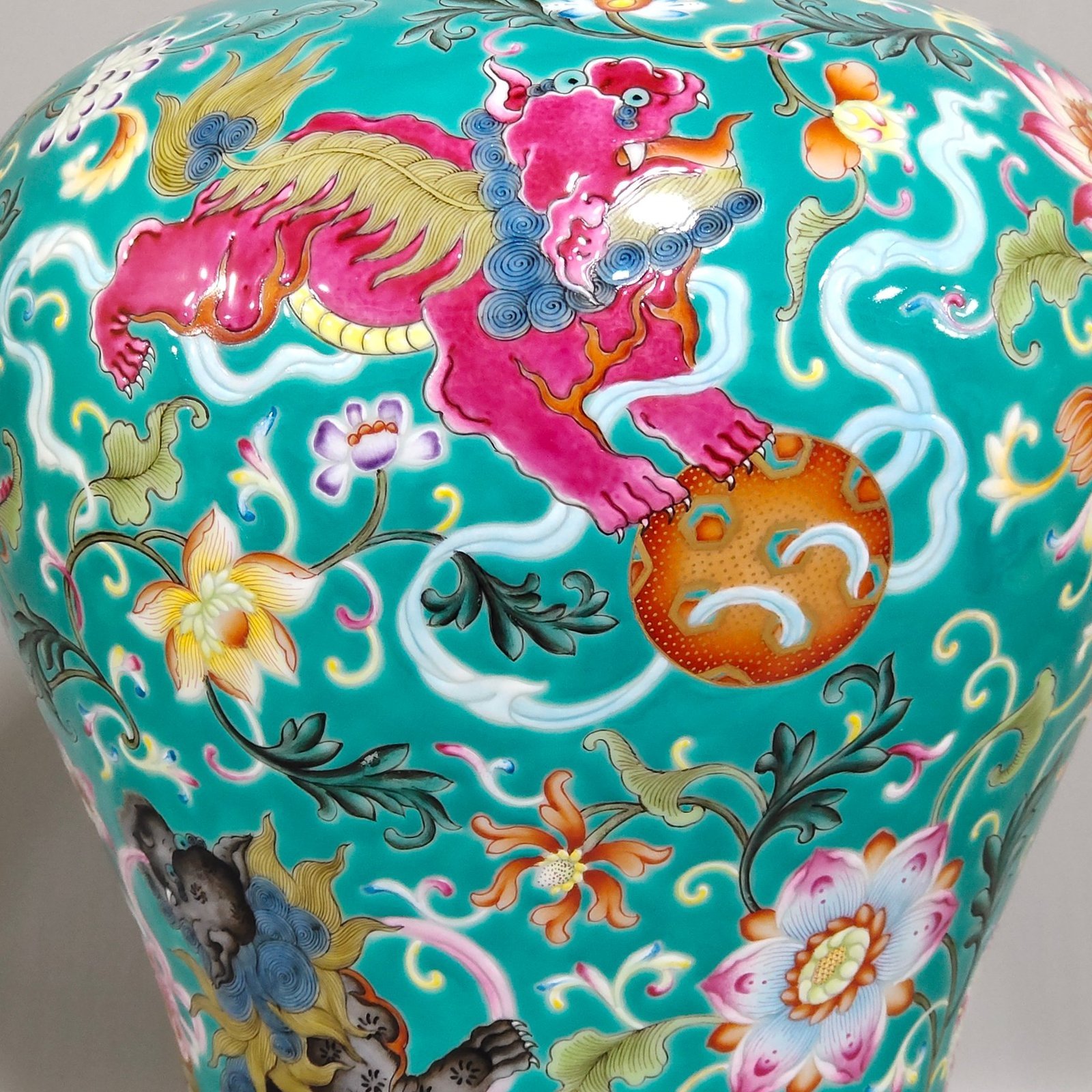 Qing Dynasty Yongzheng Greenland Everything Happens Plum Vase