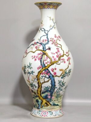Qing Dynasty Yongzheng Greenland Flower and Bird Olive Vase