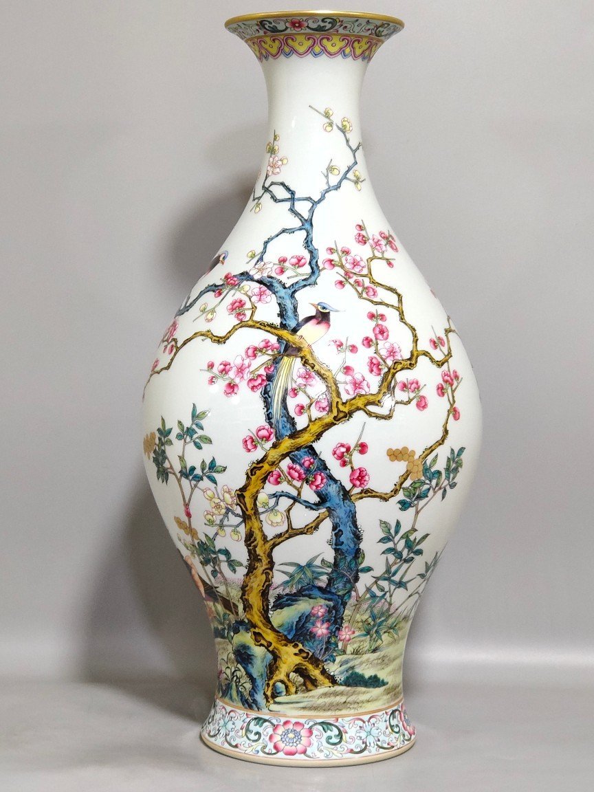 Qing Dynasty Yongzheng Greenland Flower and Bird Olive Vase
