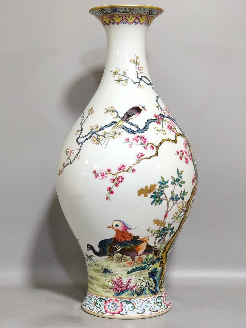 Qing Dynasty Yongzheng Greenland Flower and Bird Olive Vase