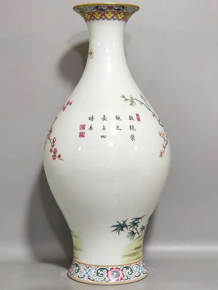 Qing Dynasty Yongzheng Greenland Flower and Bird Olive Vase