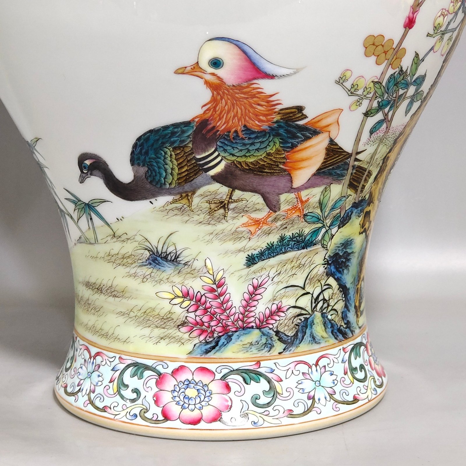 Qing Dynasty Yongzheng Greenland Flower and Bird Olive Vase