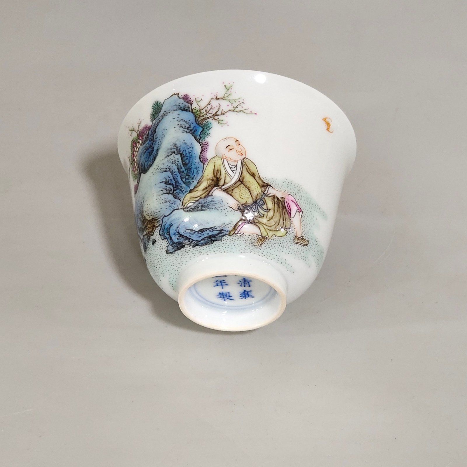 Qing Dynasty Yongzheng Arhat picture and poem cup