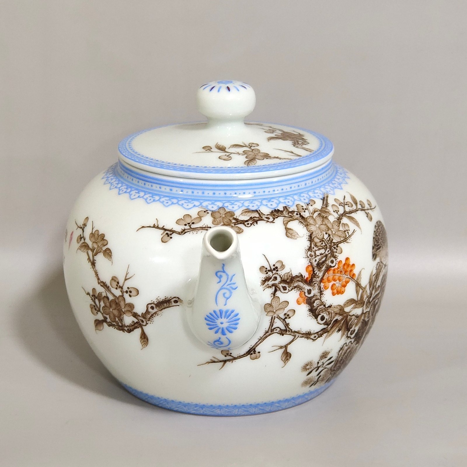 Qing Dynasty Yongzheng green edge ink color teapot
