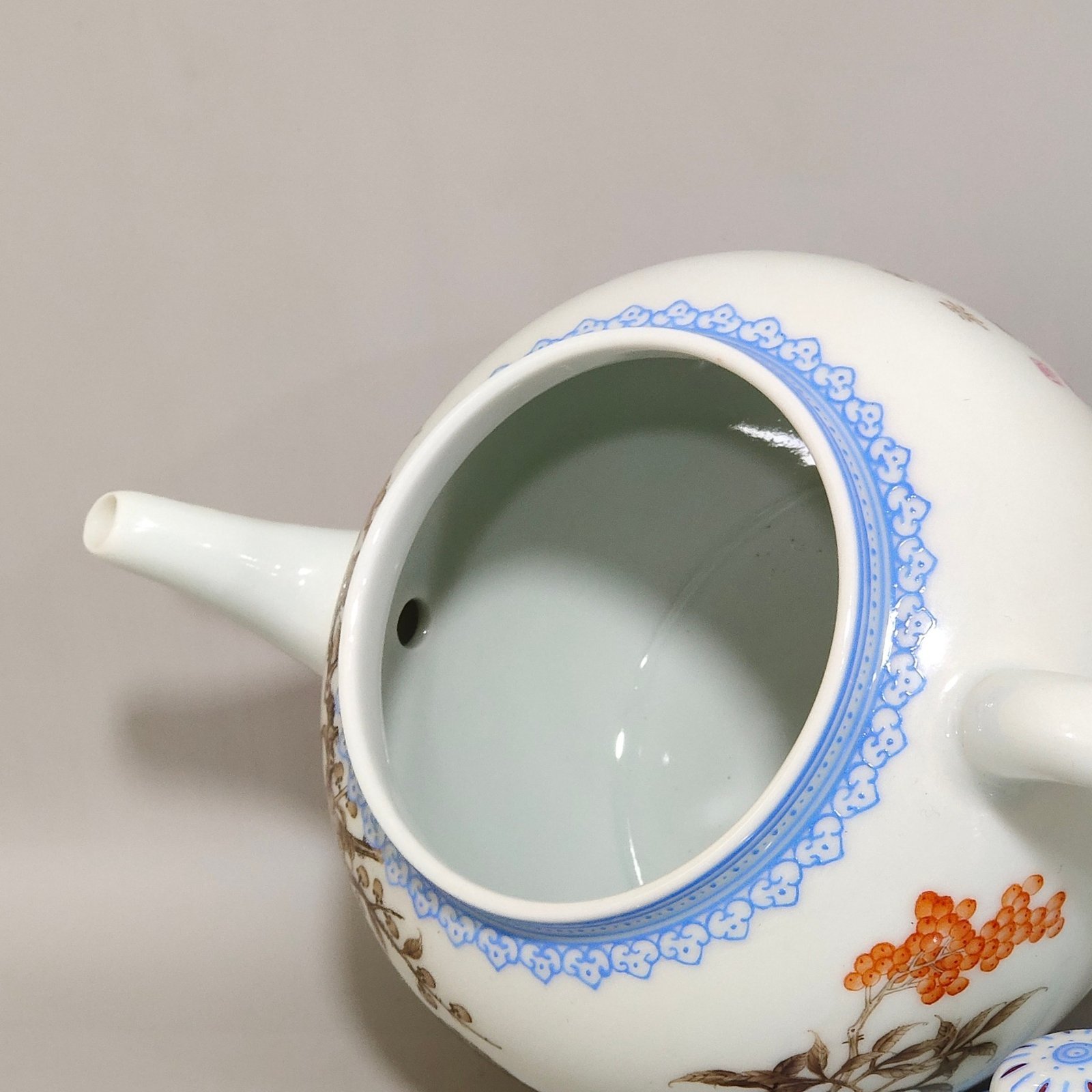Qing Dynasty Yongzheng green edge ink color teapot