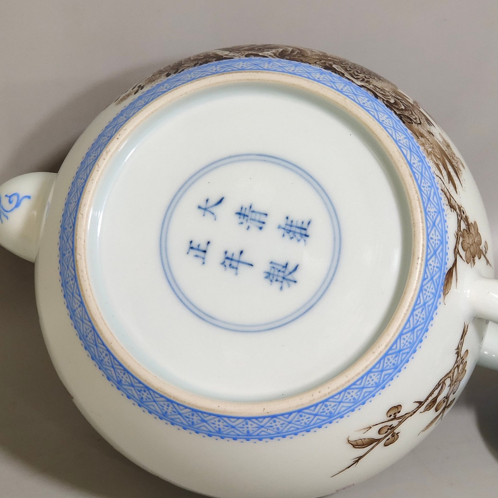 Qing Dynasty Yongzheng green edge ink color teapot