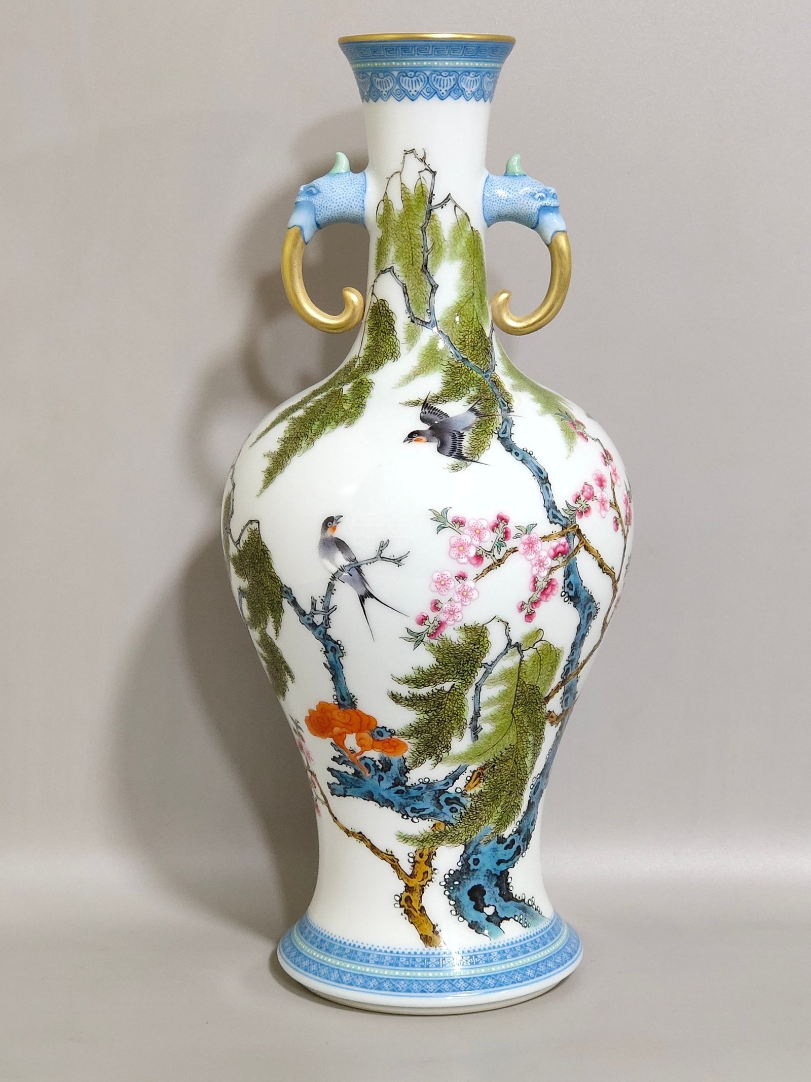 Qing Dynasty Yongzheng green edge apricot forest Chunyan poem elephant ear vase