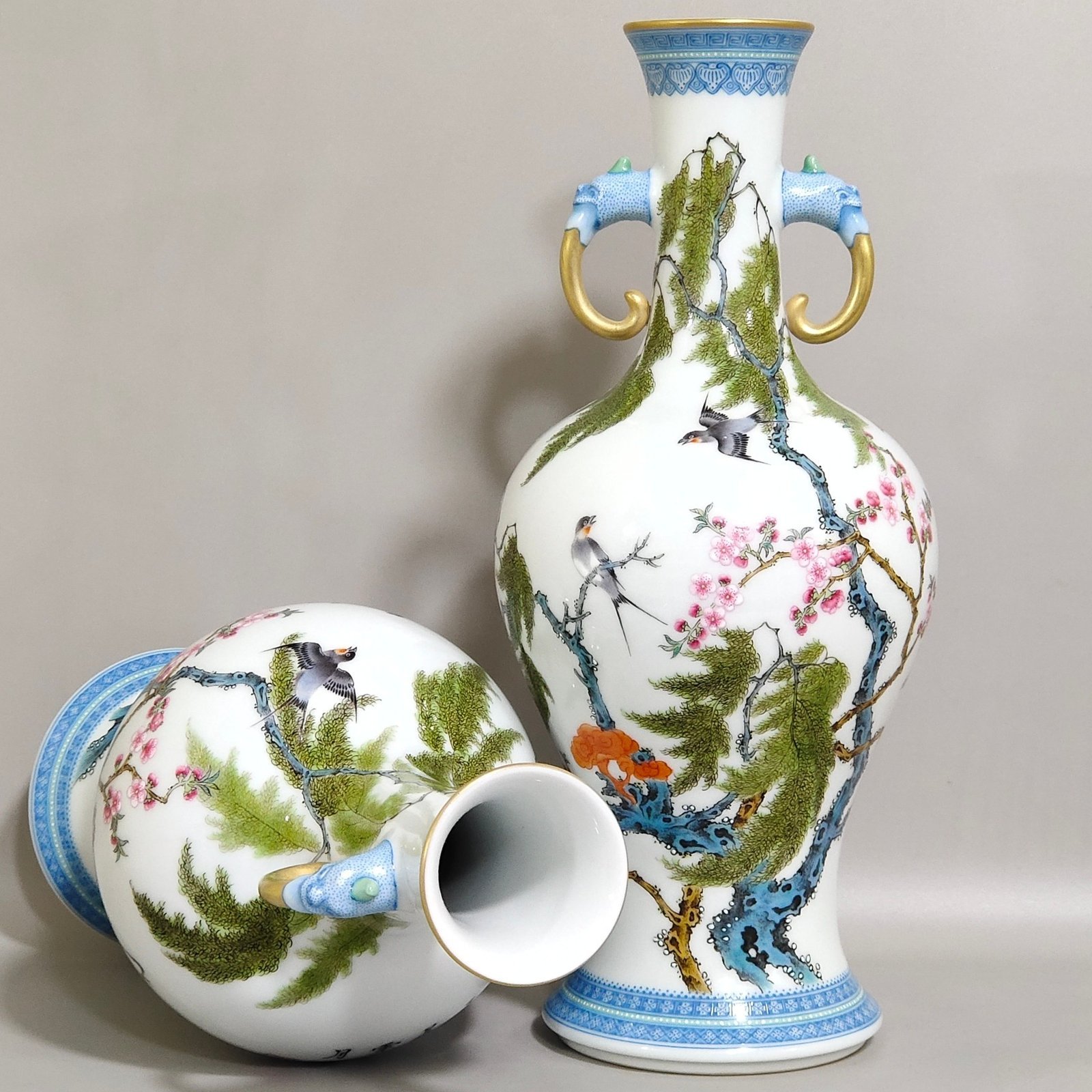 Qing Dynasty Yongzheng green edge apricot forest Chunyan poem elephant ear vase