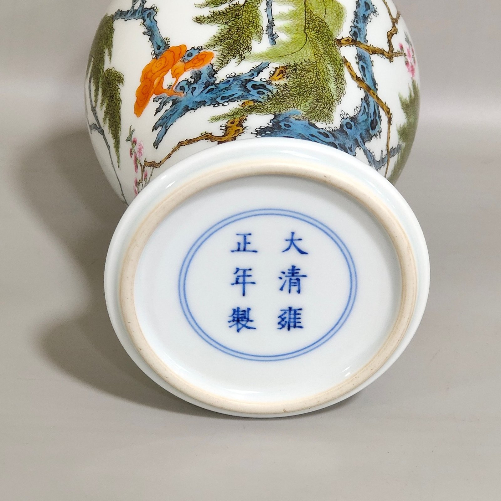 Qing Dynasty Yongzheng green edge apricot forest Chunyan poem elephant ear vase