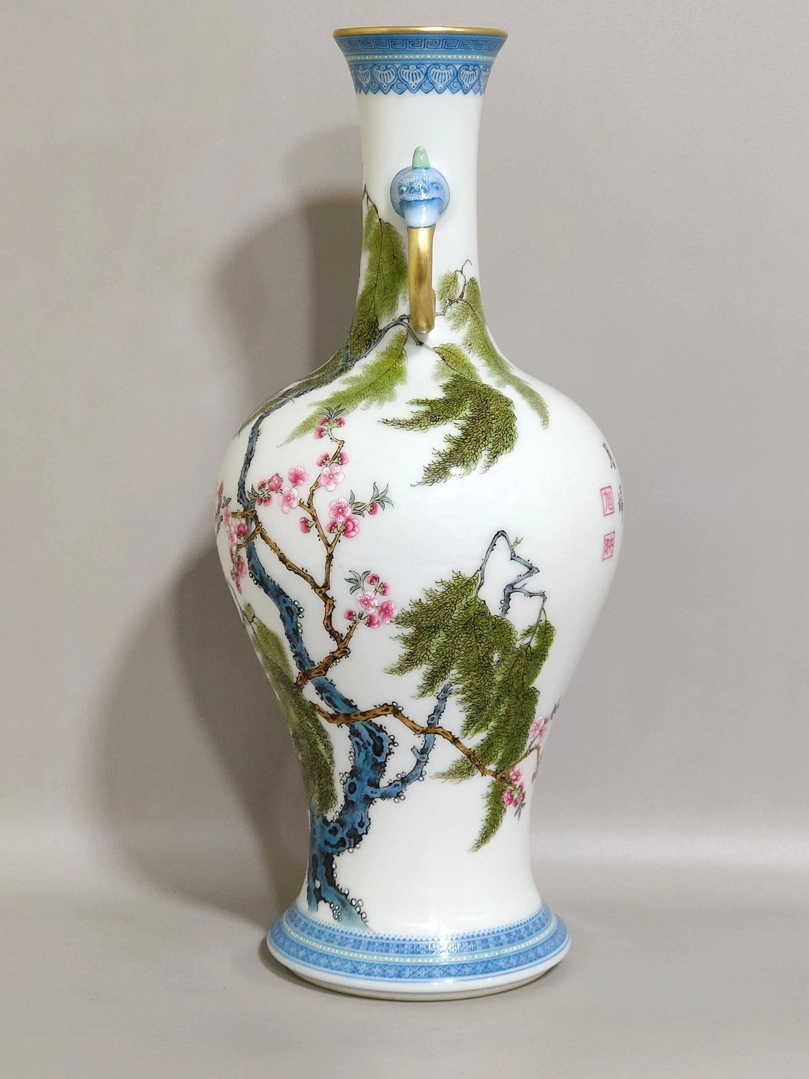 Qing Dynasty Yongzheng green edge apricot forest Chunyan poem elephant ear vase