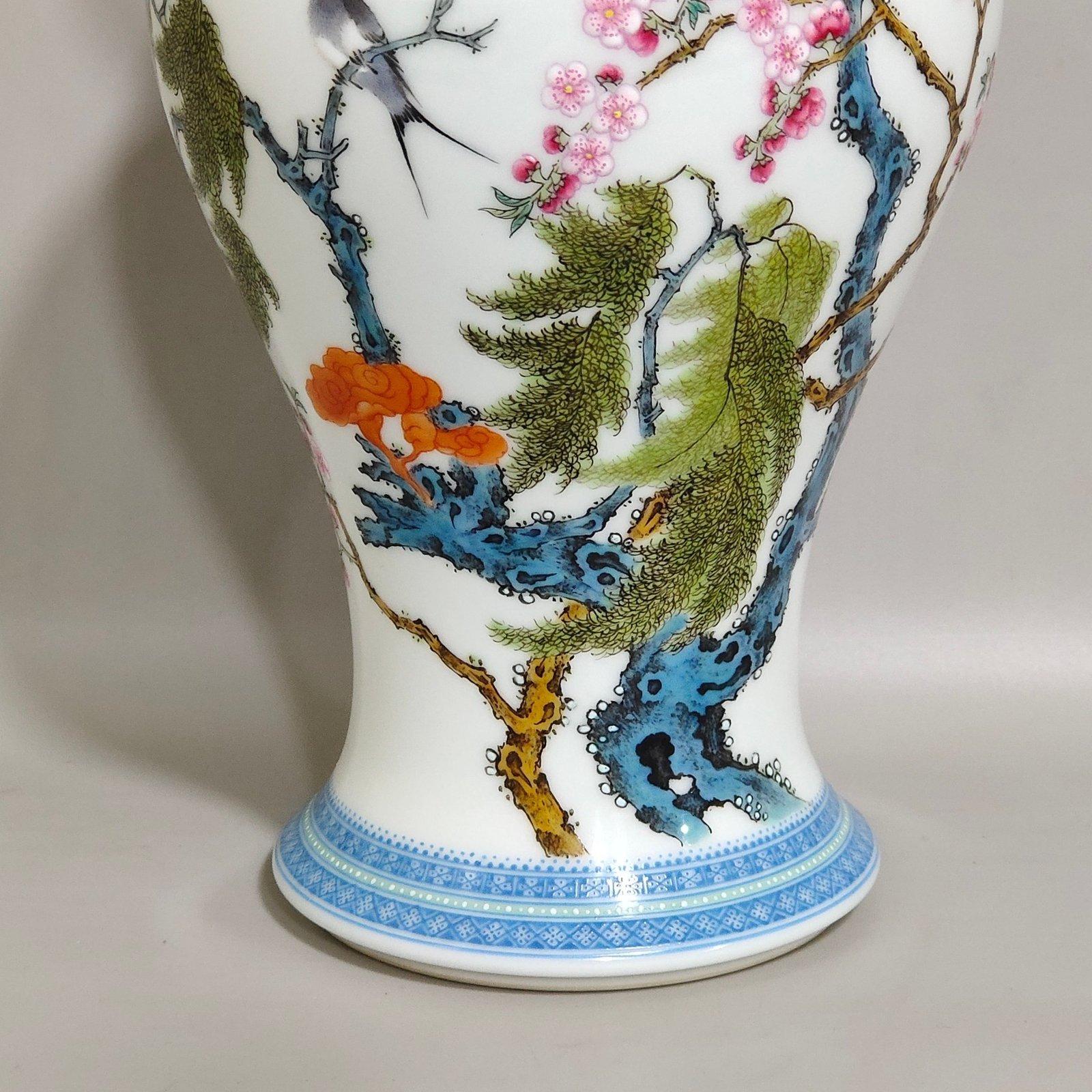 Qing Dynasty Yongzheng green edge apricot forest Chunyan poem elephant ear vase