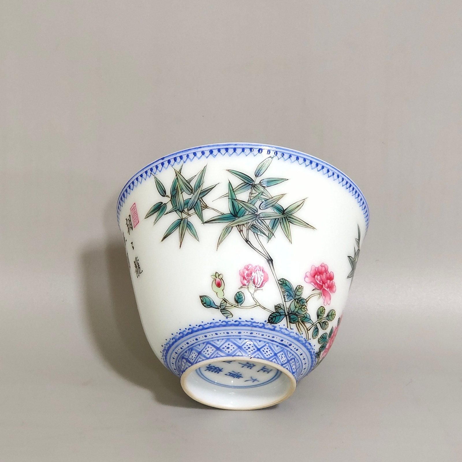 Qing Dynasty Yongzheng green bamboo border and rose flower poem cup
