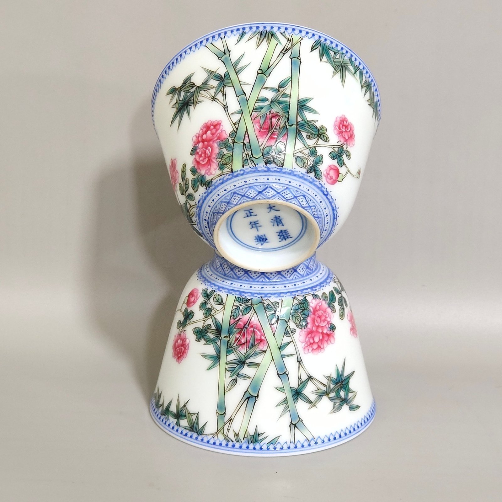 Qing Dynasty Yongzheng green bamboo border and rose flower poem cup