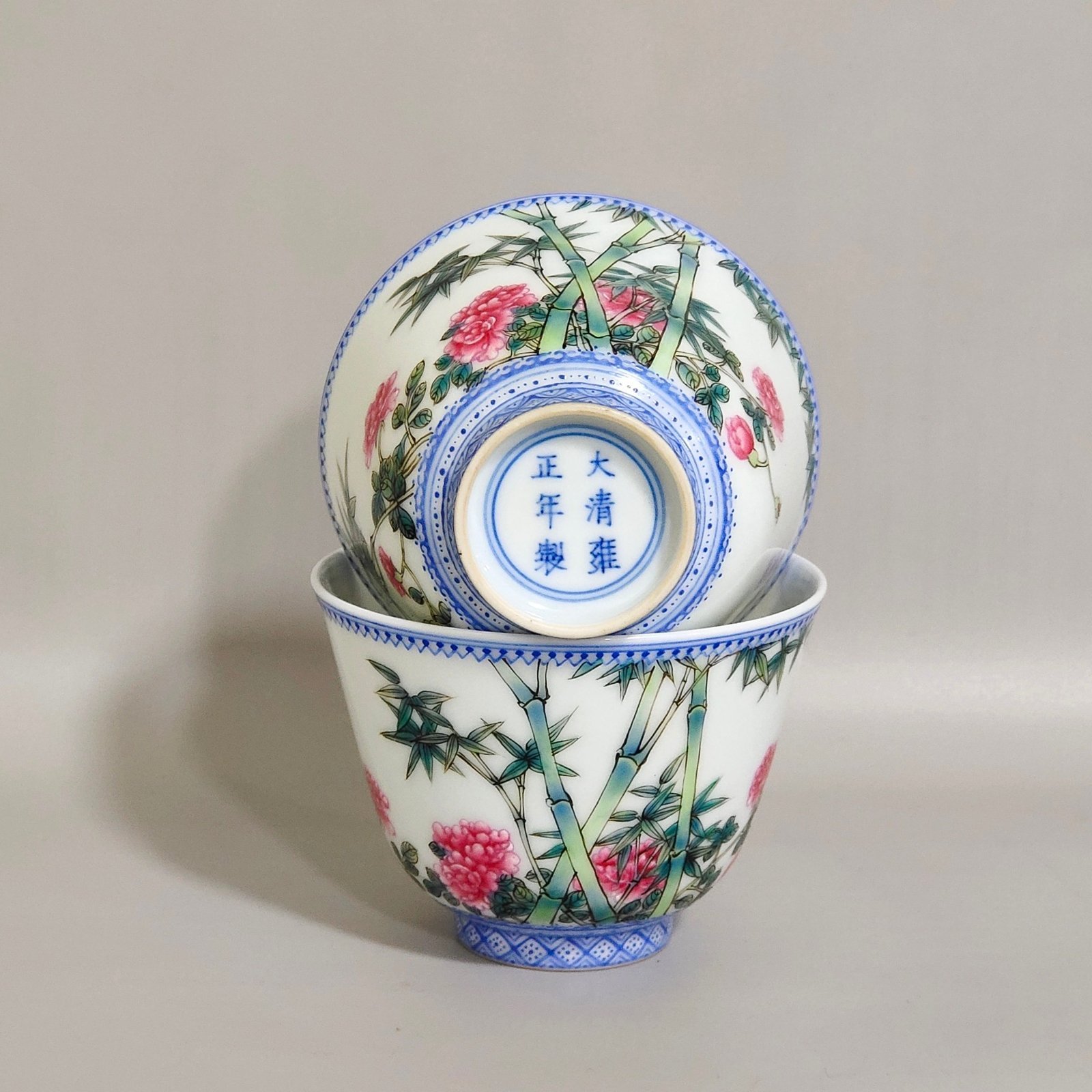 Qing Dynasty Yongzheng green bamboo border and rose flower poem cup