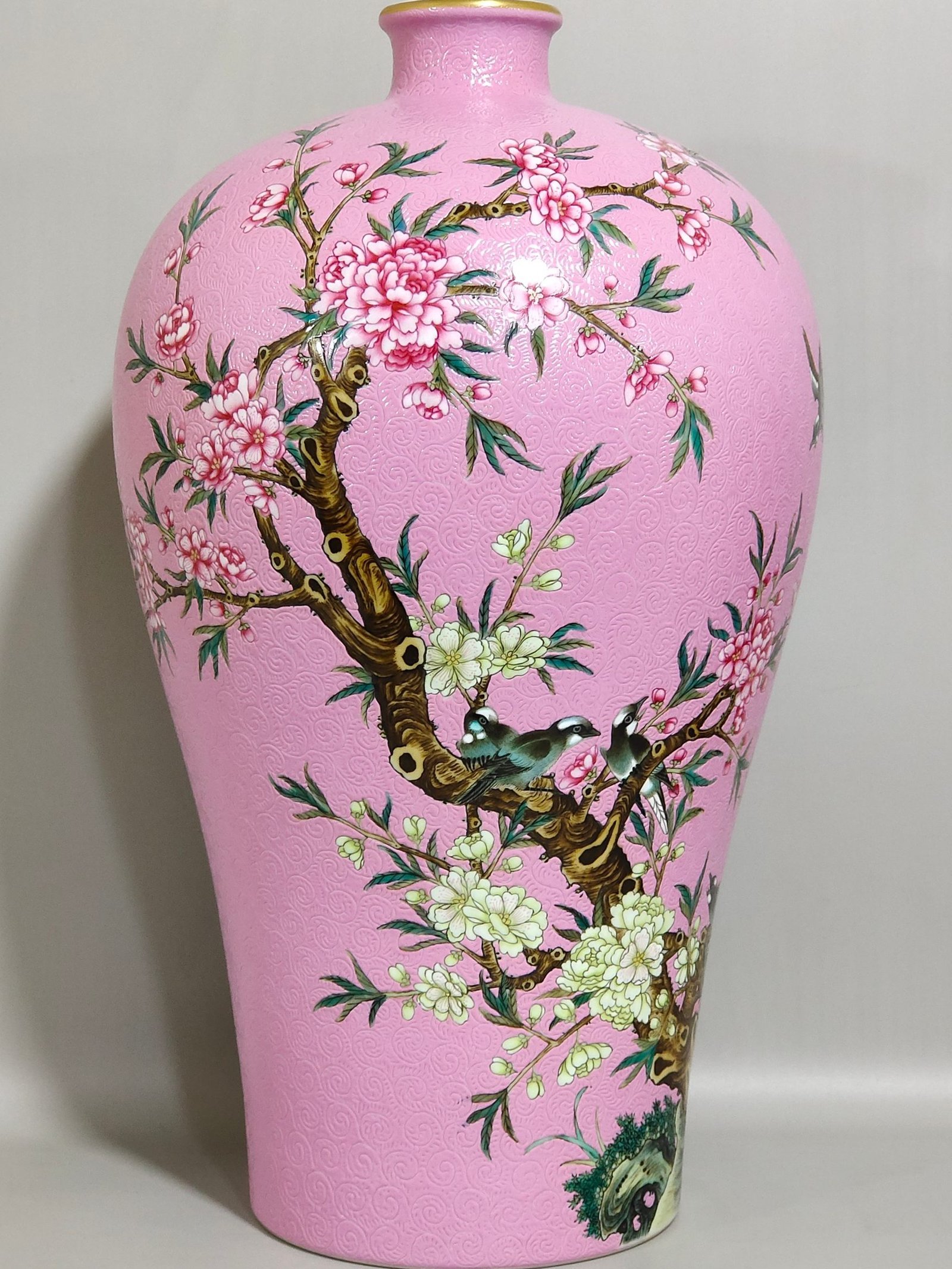 Qing Dynasty Yongzheng rouge-pinned plum vase with poems about flowers and birds
