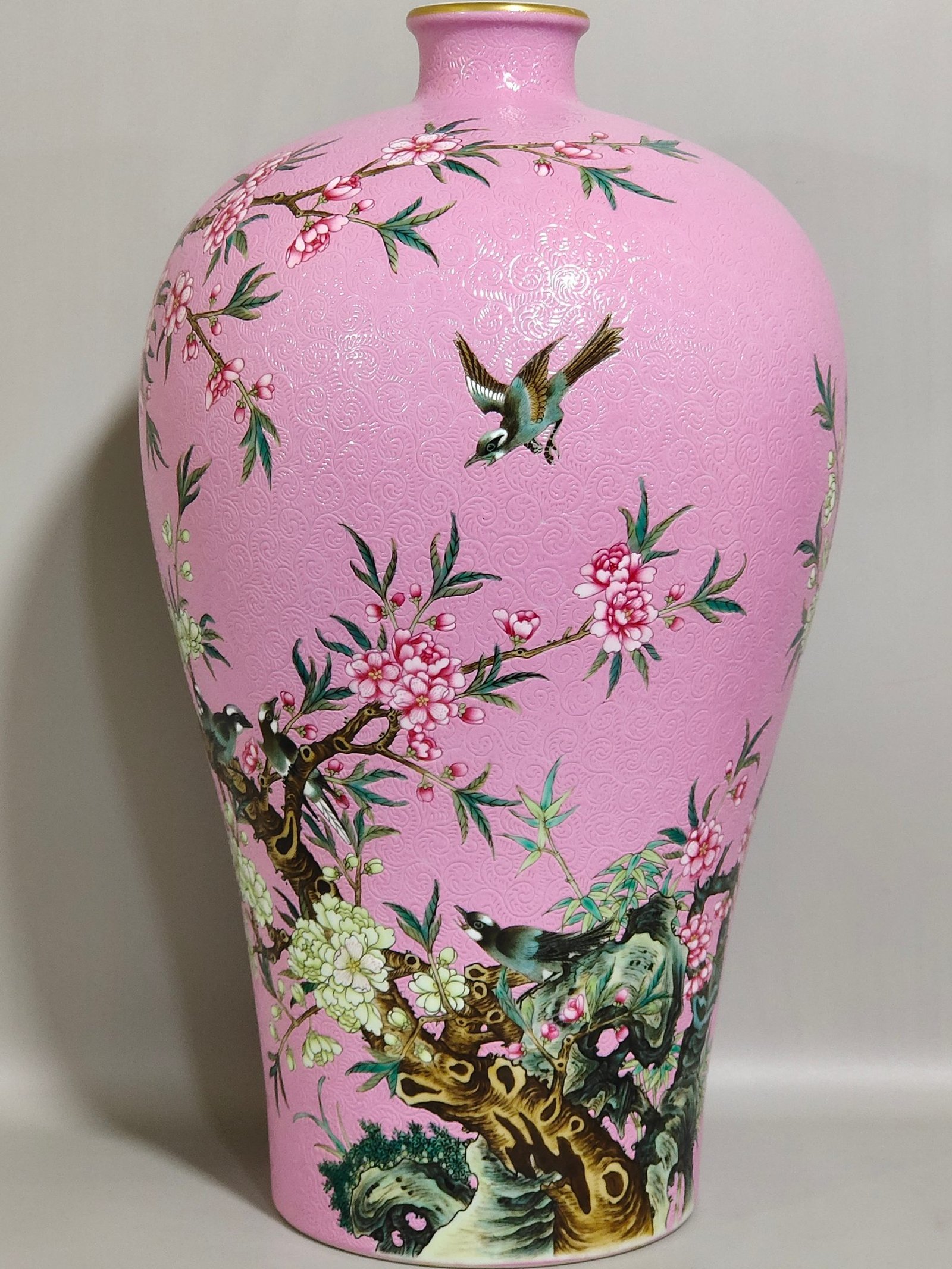 Qing Dynasty Yongzheng rouge-pinned plum vase with poems about flowers and birds