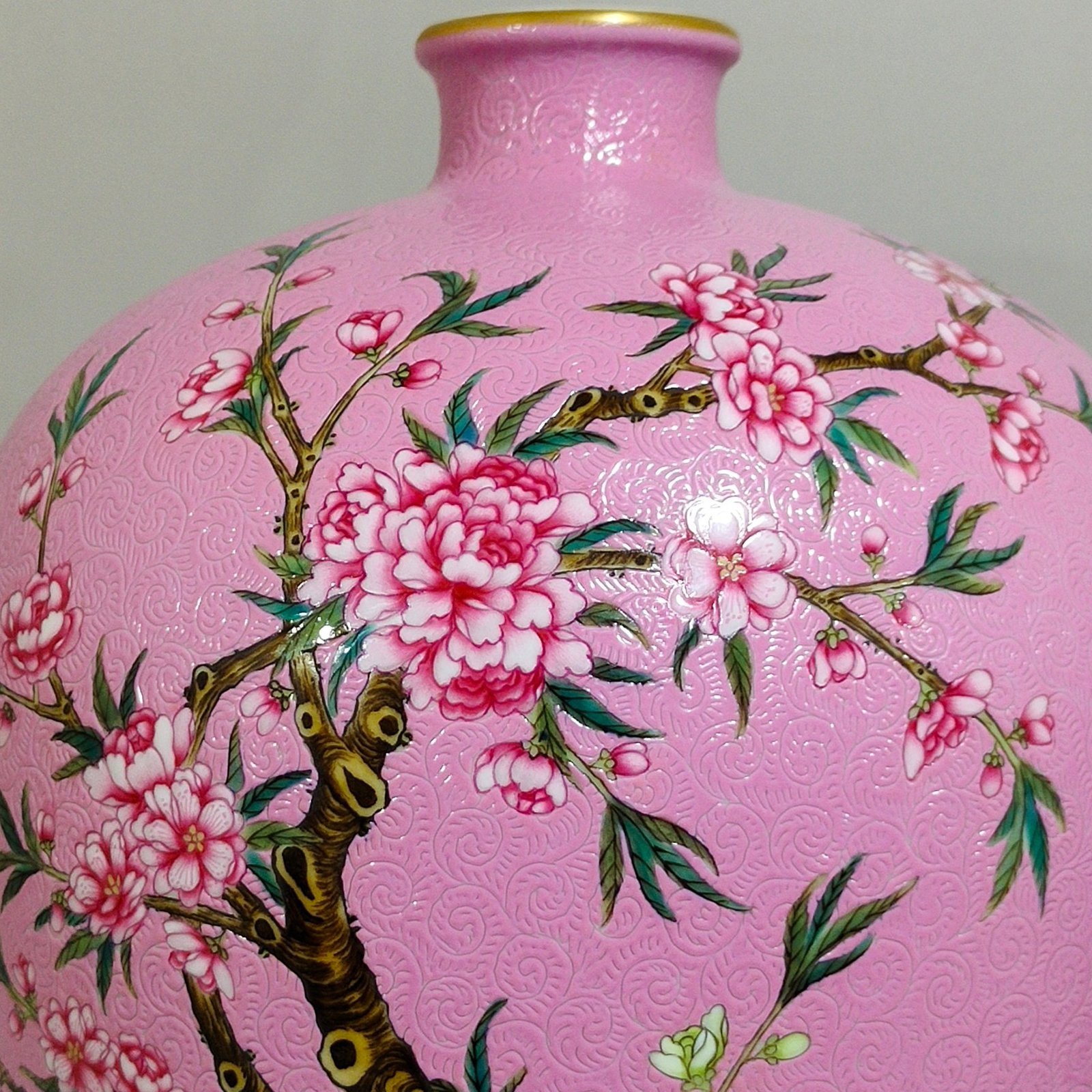 Qing Dynasty Yongzheng rouge-pinned plum vase with poems about flowers and birds