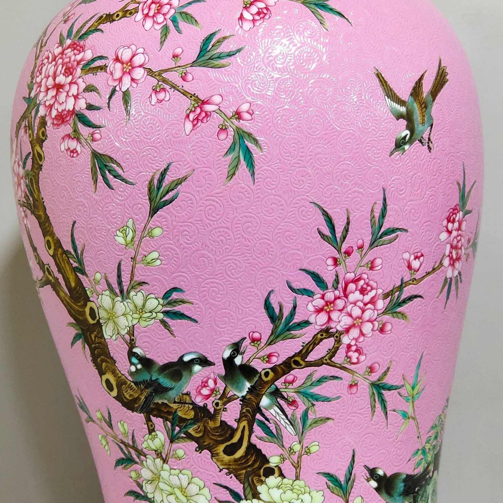 Qing Dynasty Yongzheng rouge-pinned plum vase with poems about flowers and birds